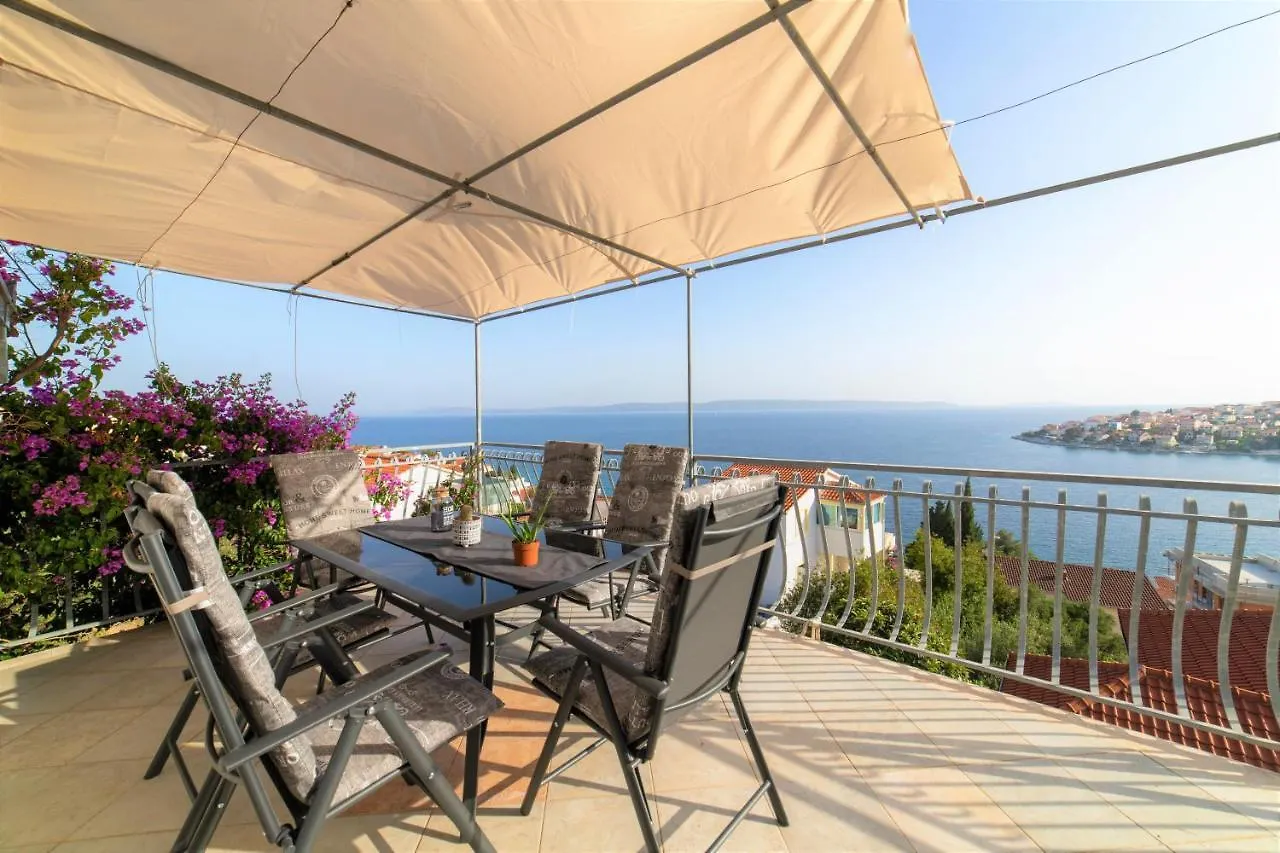 Villa Mira 0*, Trogir