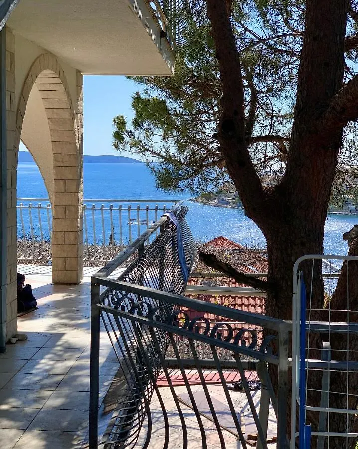 Villa Mira