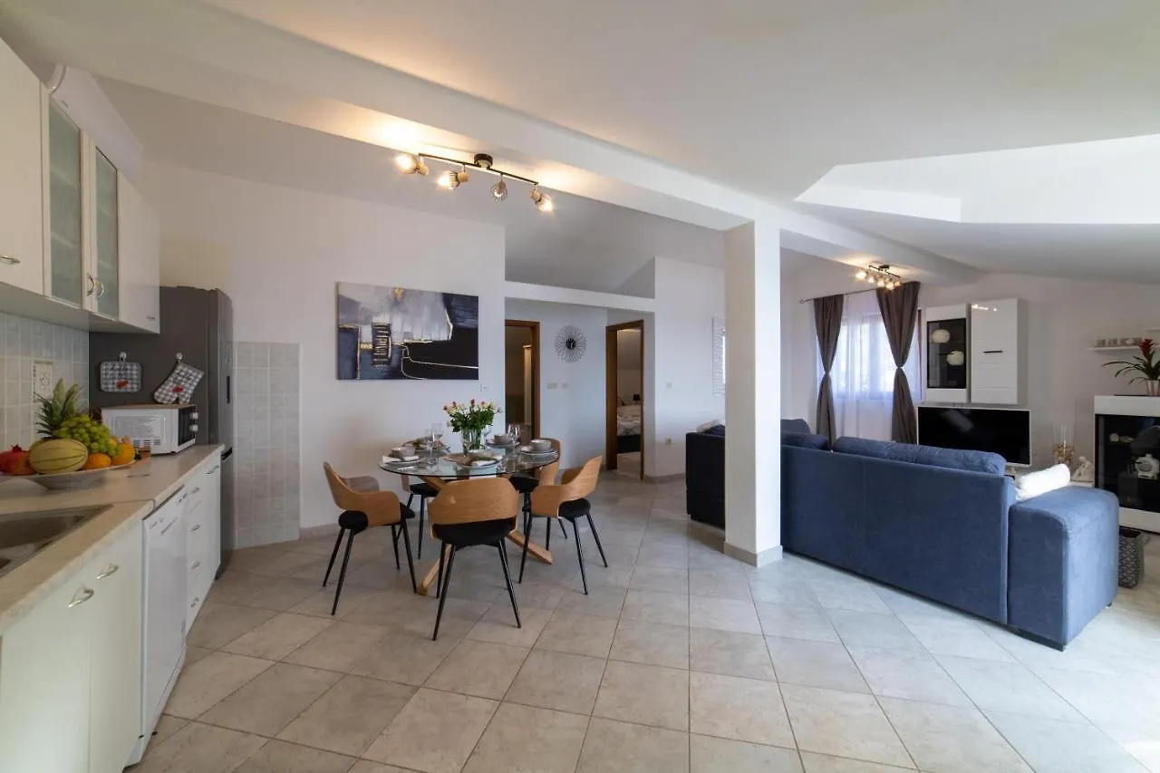 Διαμέρισμα Villa Mira Τρογκίρ