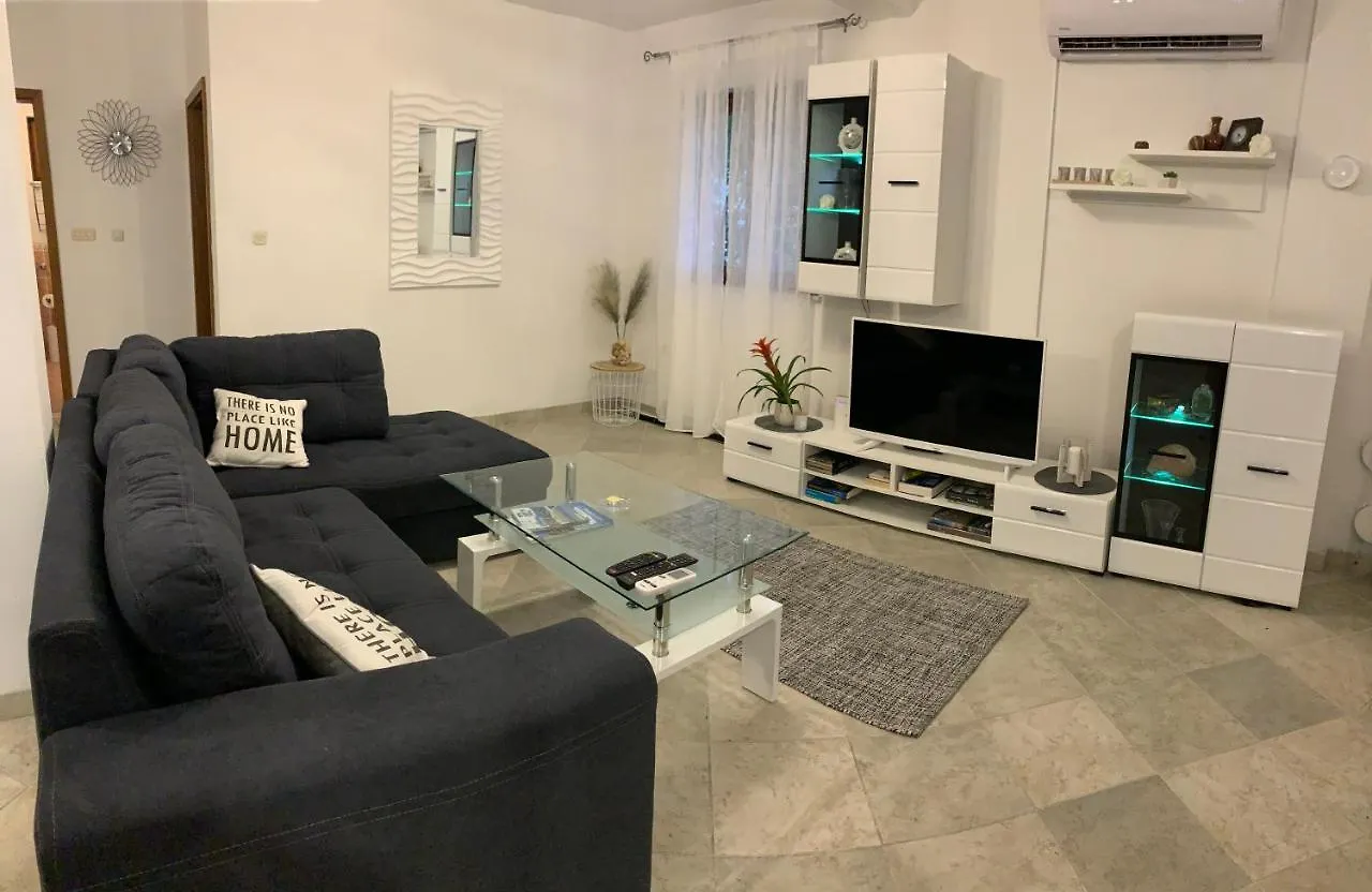 Villa Mira Τρογκίρ 0*,  Κροατία